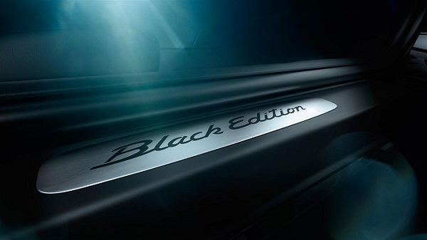 Porsche 911 Carrera Black Edition