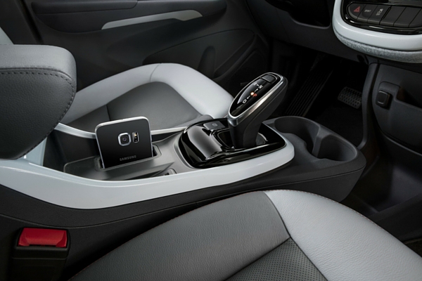 2017 Chevrolet Bolt center console