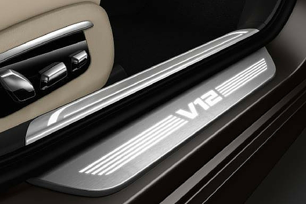 2017 BMW M760i xDrive door sills