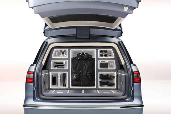 Lincoln Navigator Concept wardrobe organizer