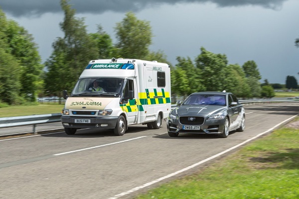 jlrtechshowcaseoverhorizonwarning04-resize-1221x814-crop-1140x814