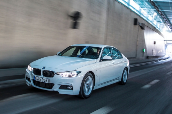 2016 BMW 330e