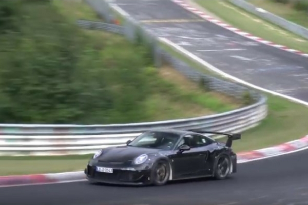Porsche 911 GT2 RS spy video