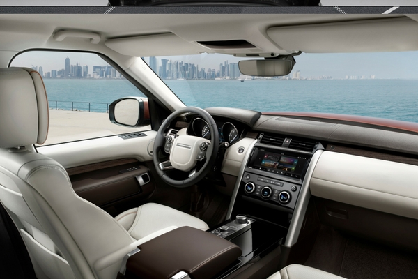 2017 Land Rover Discovery interior
