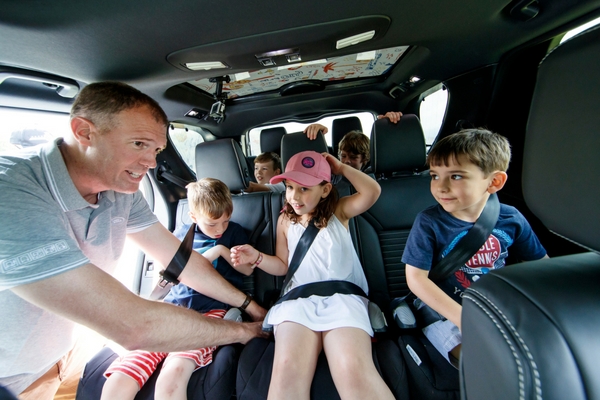 2017 Land Rover Discovery interior