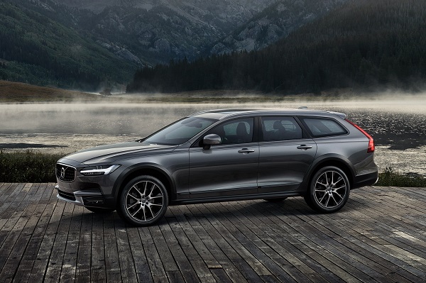 2017 Volvo V90 Cross Country